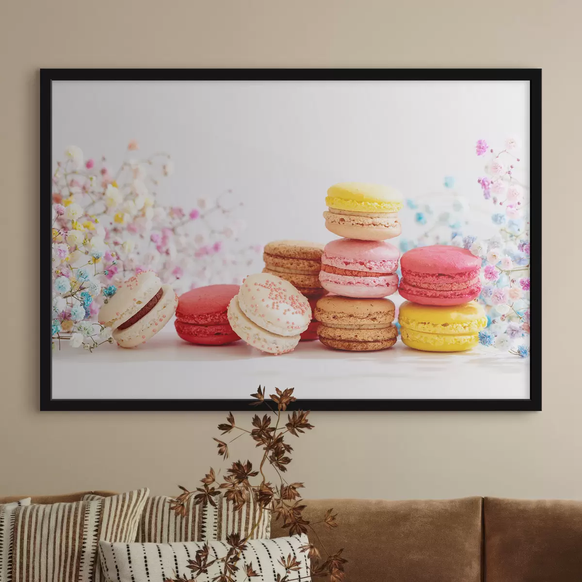 Poster Kleurrijke macarons tussen delicate bloemen f37757