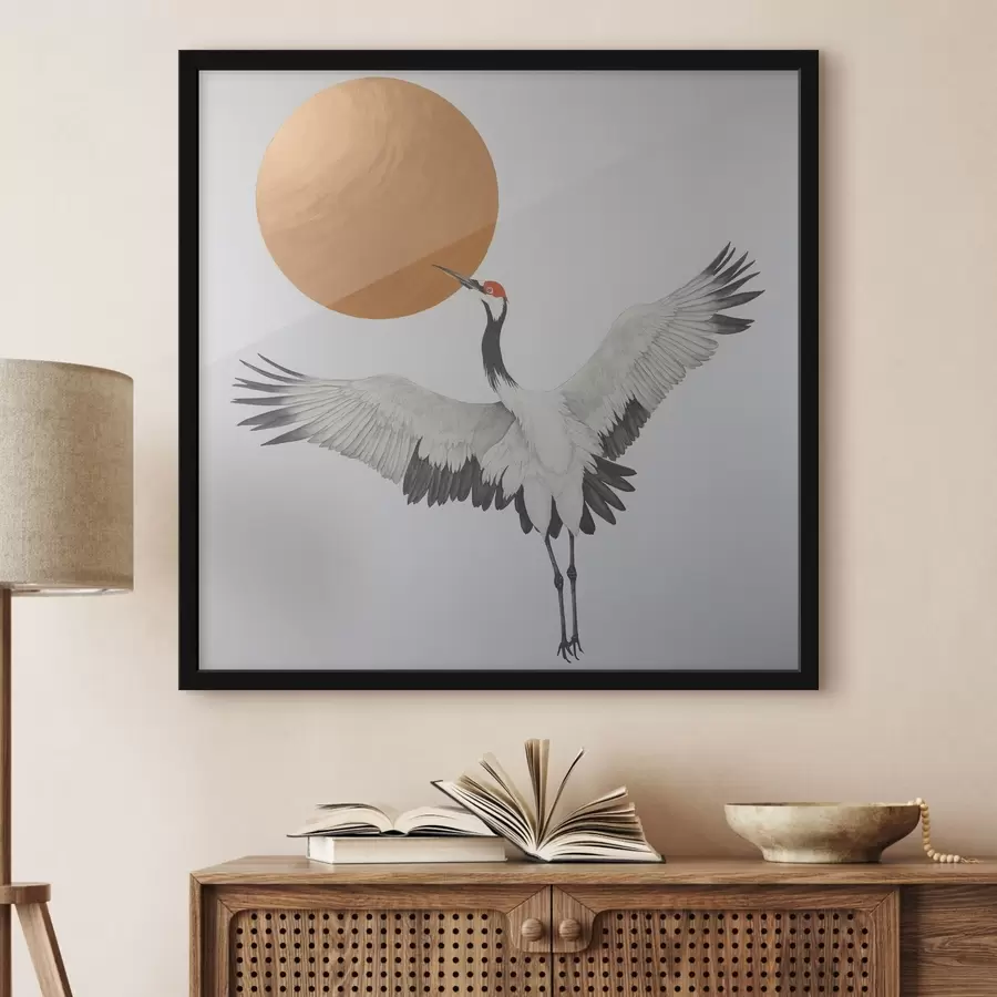 Fotobehang Een kraanvogel vliegt naar de zon f38195