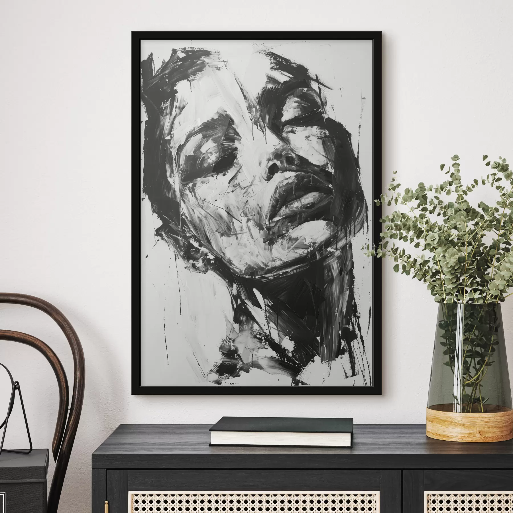 Papier peint photo Portrait d'une femme avec des coups de pinceau noirs f38641