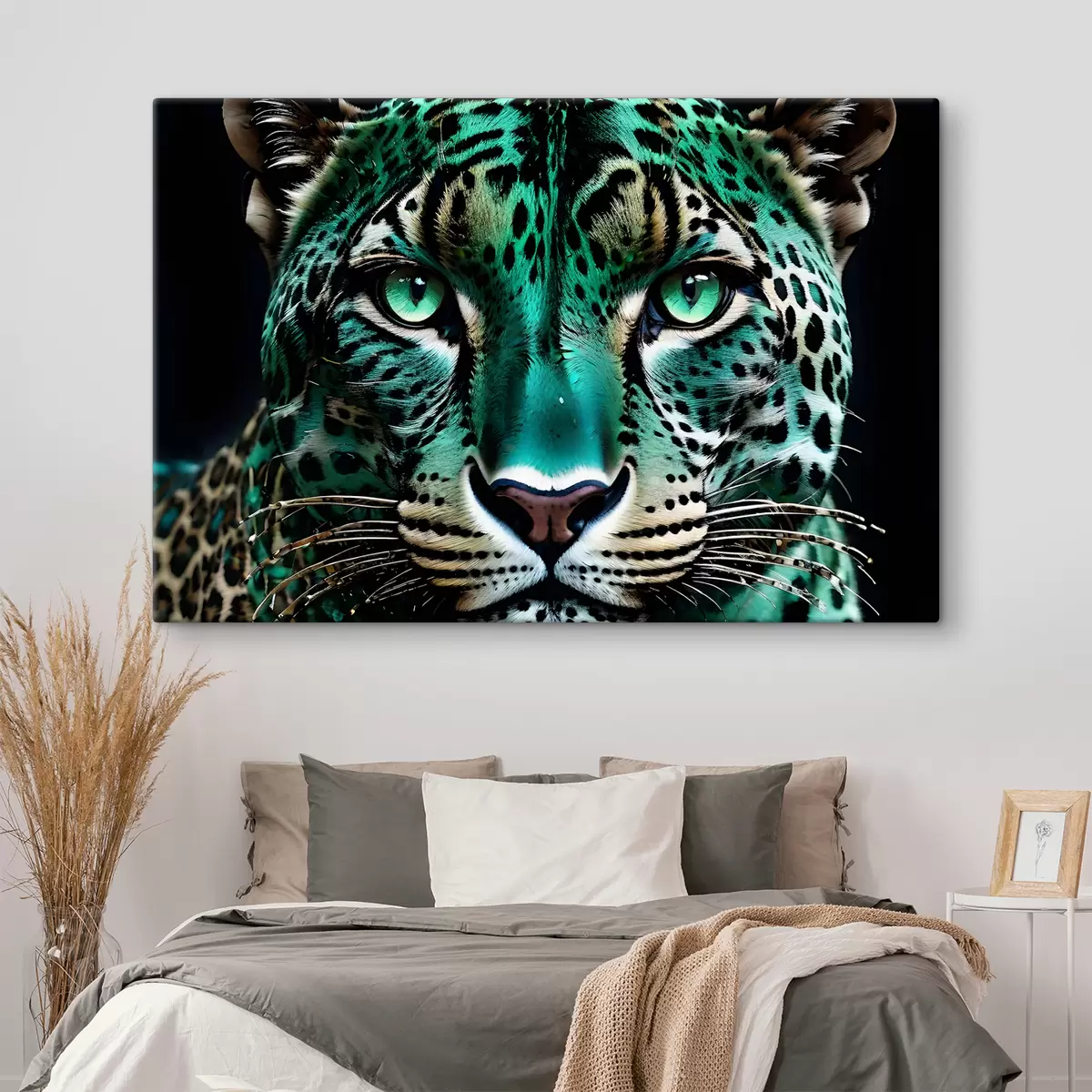  Schilderijen Een close-upportret van een fel groenogig luipaard met levendige turkoois en zwart gevlekte vacht s38979
