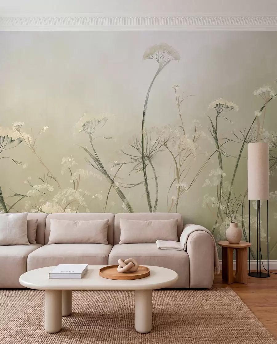 Fotobehang Witte wilde bloemen in een mistig veld met zachte, wazige sepia achtergrond w00903v1