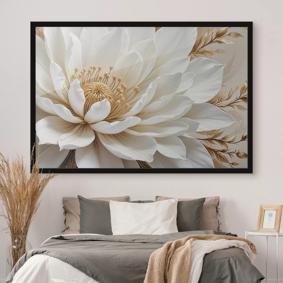 Poster Een close-up van een grote, witte dahliabloem met delicate bloemblaadjes en een levendig geel centrum f39508