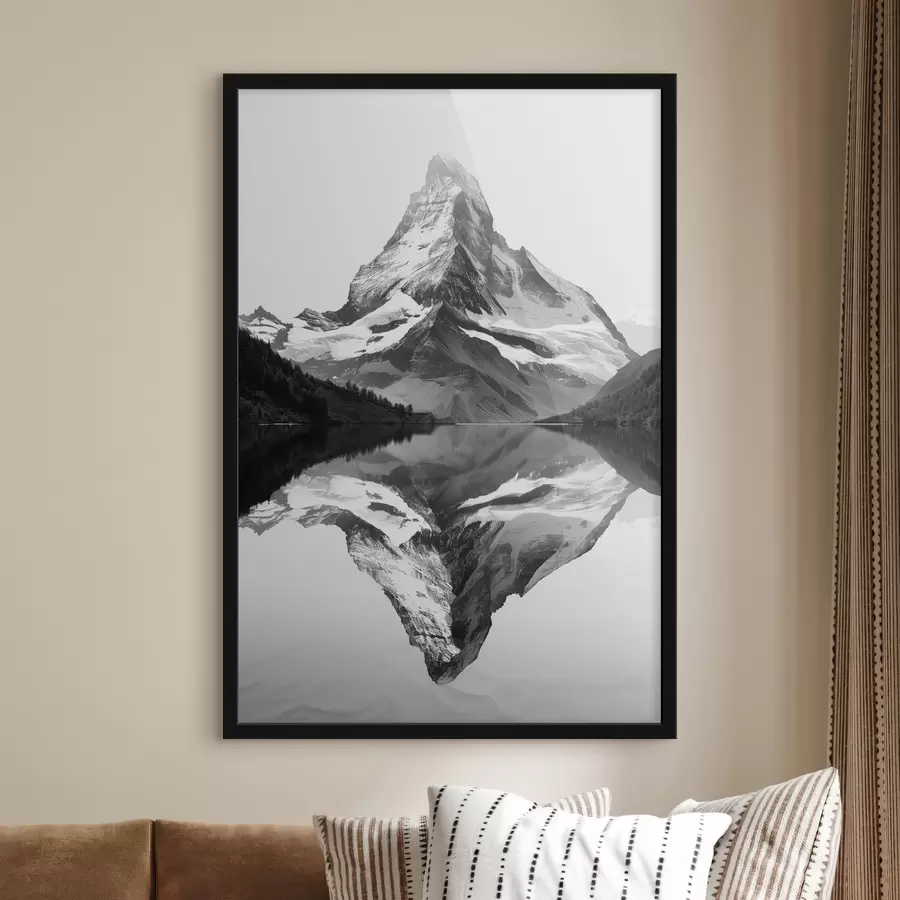 Papier peint photo Photo en noir et blanc d'une montagne dans un style minimaliste f39638