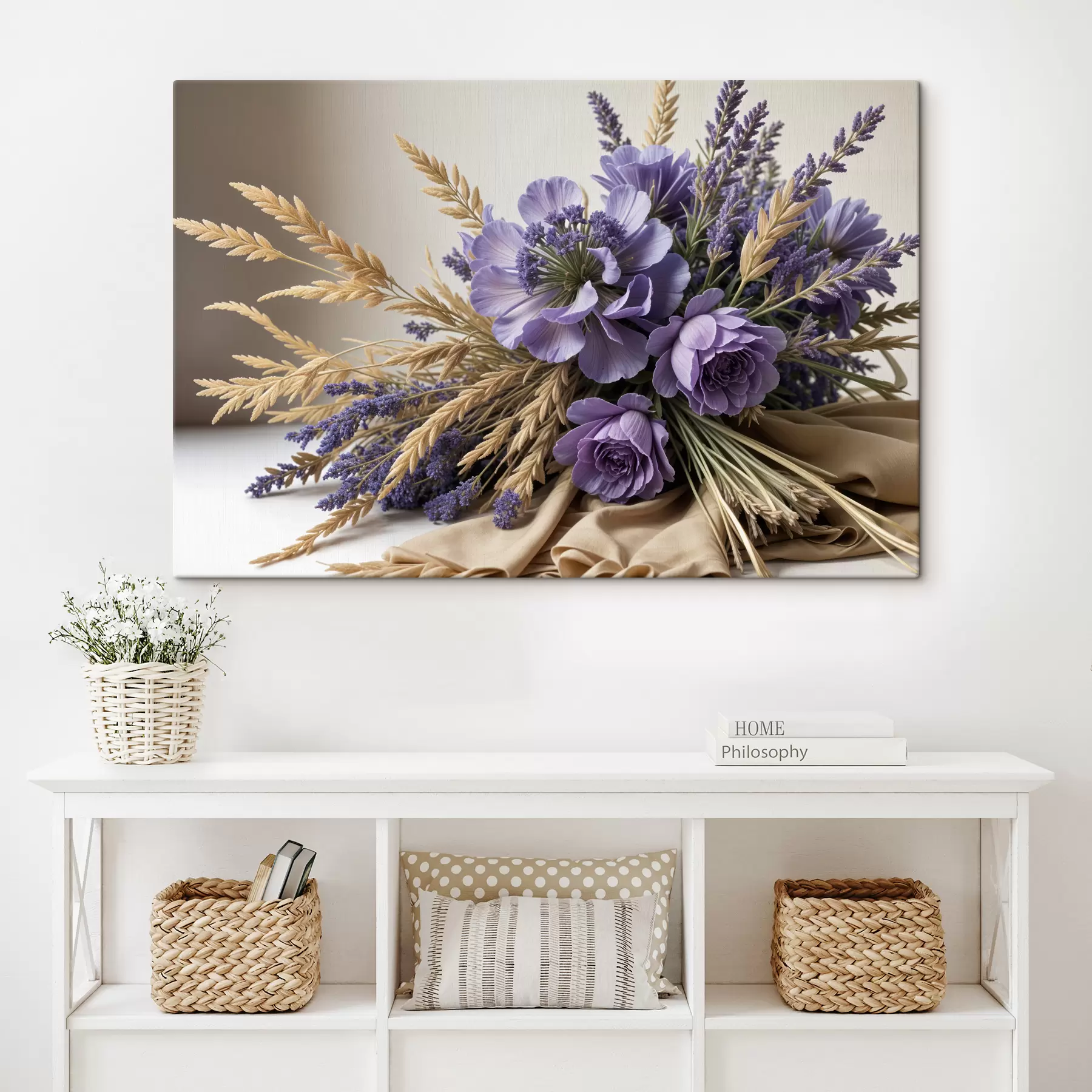 Fotobehang Een boeket van paarse bloemen, waaronder pioenrozen en lavendel, met tarwestengels op een lichte achtergrond s40030