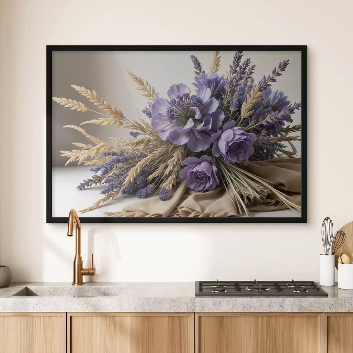 Poster Een boeket van paarse bloemen, waaronder pioenrozen en lavendel, met tarwestengels op een lichte achtergrond f40030