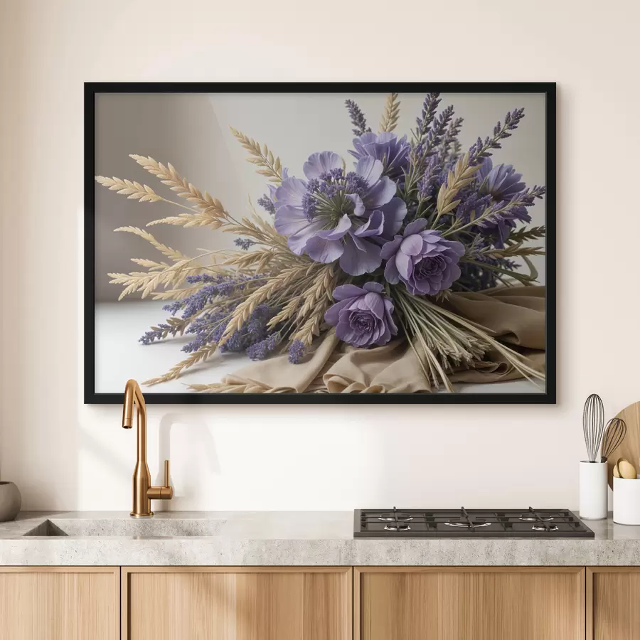 Fotobehang Een boeket van paarse bloemen, waaronder pioenrozen en lavendel, met tarwestengels op een lichte achtergrond f40030