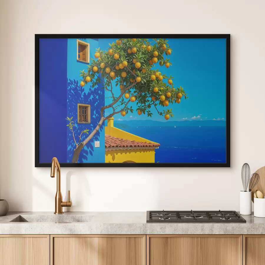 Fotobehang Een sinaasappelboom met rijp fruit dat groeit op een gebouw met een blauwe muur en een betegeld dak met uitzicht op de oceaan f40159