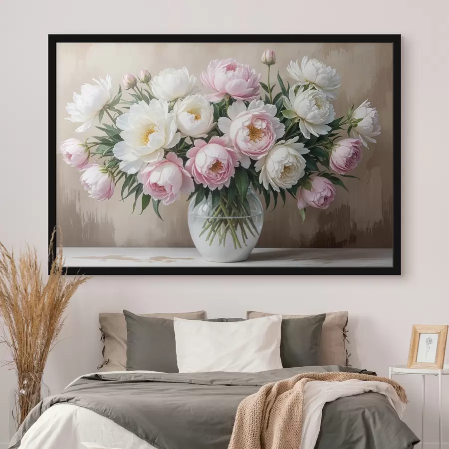 Fotobehang Een boeket van prachtige roze en witte pioenrozen in een glazen vaas, gerangschikt op een houten oppervlak f40398