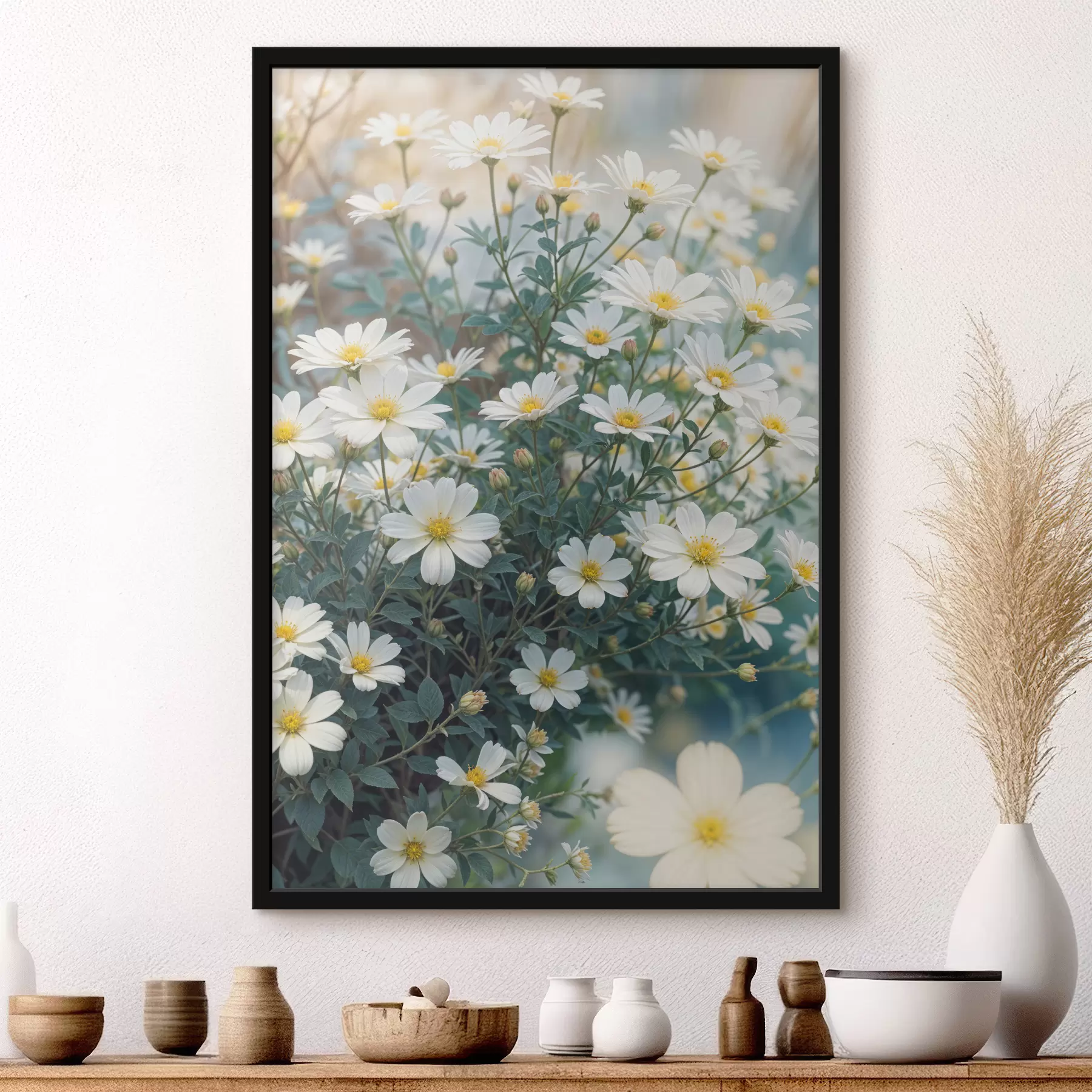 Fotobehang Een veld met witte madeliefjes met groen blad, tegen een wazige achtergrond f40413