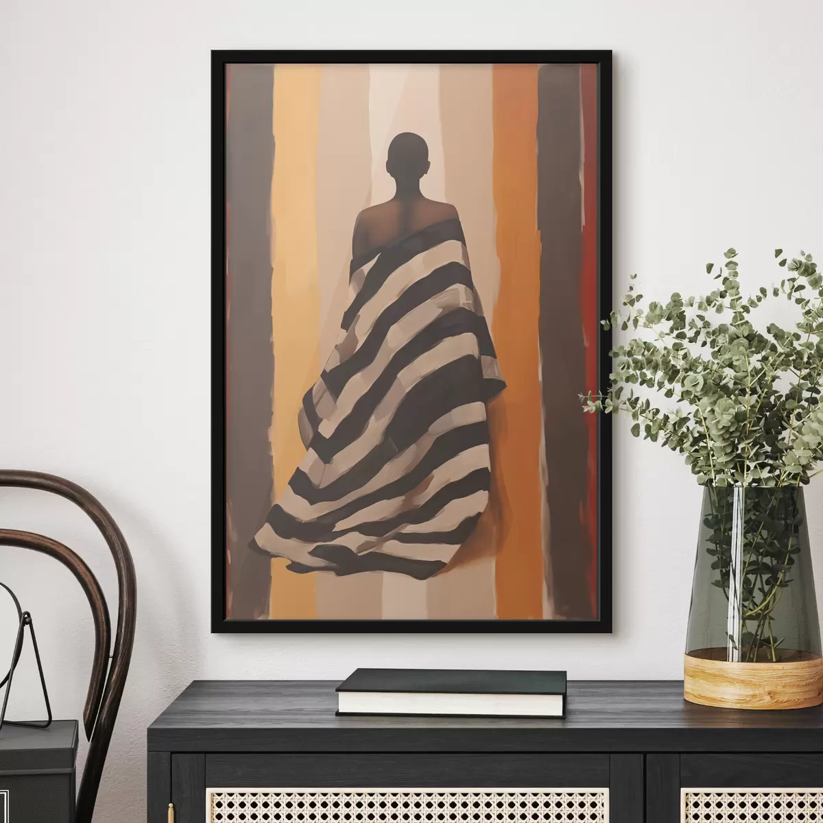 Poster Silhouet van een Afro-Amerikaanse vrouw in een gestreepte cape op een achtergrond met verticale strepen, zwart, beige, geel, rood, bruin f40487