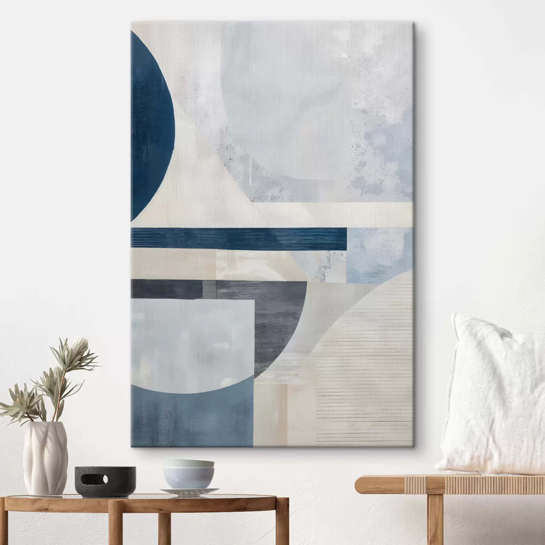 Fotobehang Een minimalistische abstractie met geometrische vormen en texturen in blauw-, grijs- en wittinten s40596