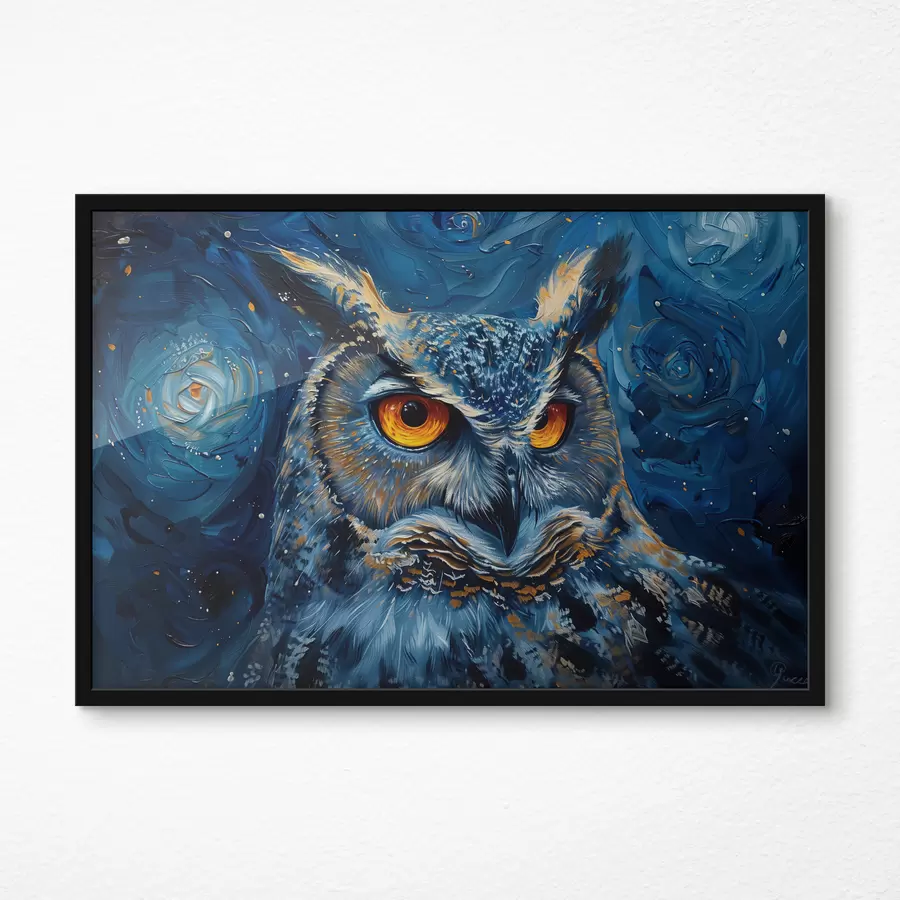 Fotobehang De blik van een uil 's nachts met een lucht in Van Gogh-stijl f40982