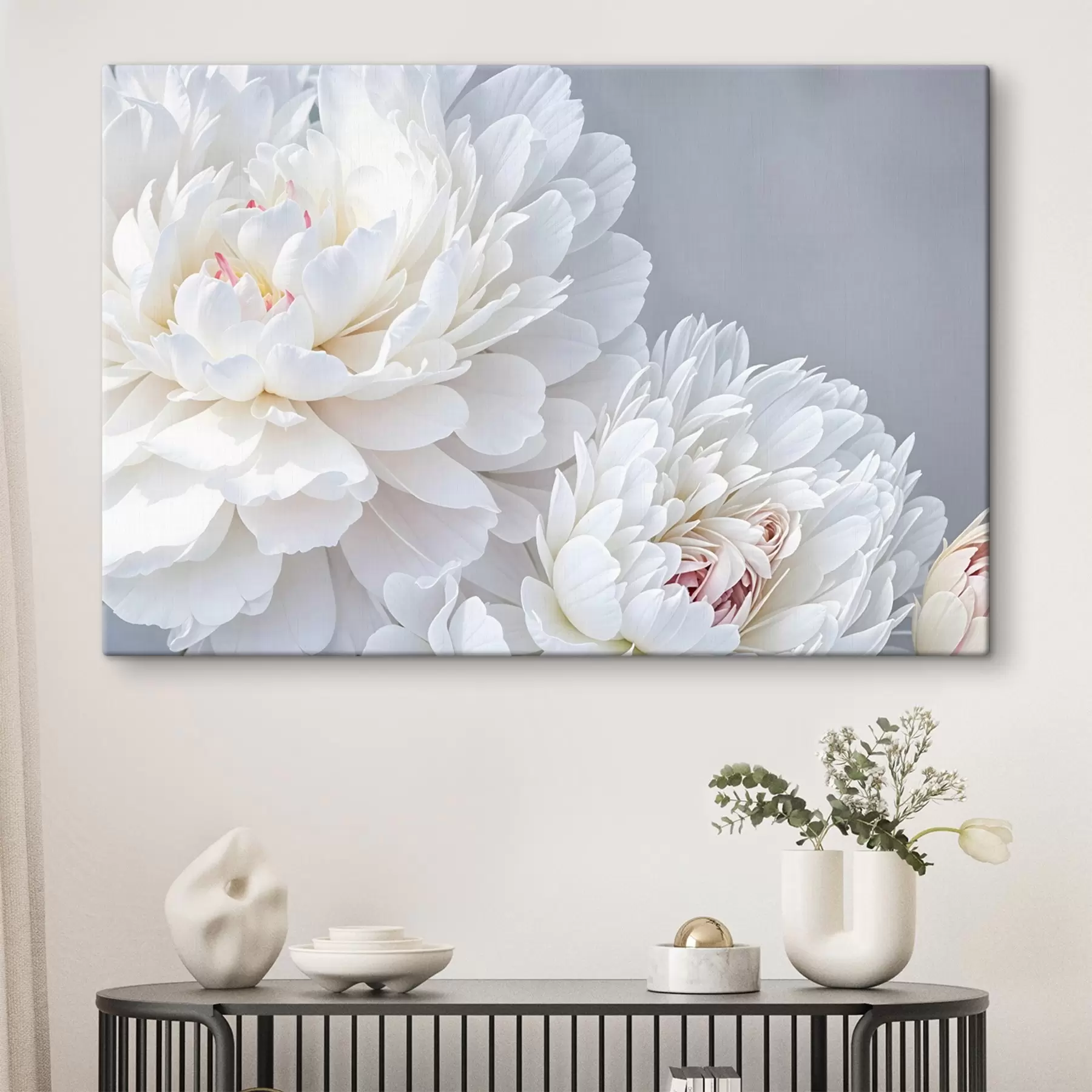 Papier peint photo Fleurs de pivoines blanches aux pétales doux et délicats sur fond gris clair s41085