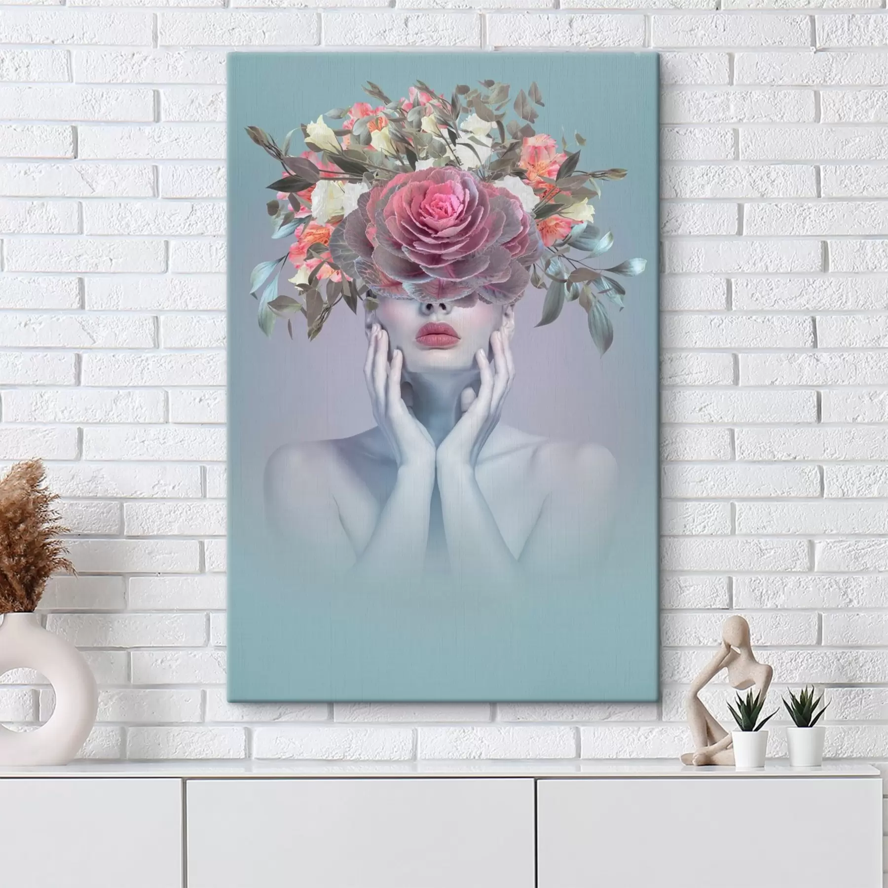 Papier peint photo Une femme avec des fleurs sur la tête s37479