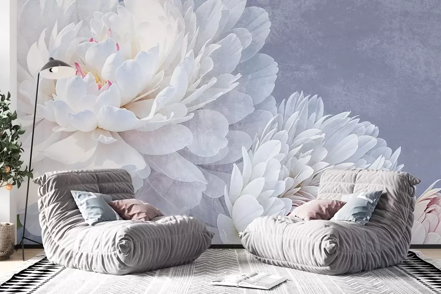 Fotobehang Witte gedetailleerde pioenbloemen met zachte, delicate bloemblaadjes tegen een licht pastelblauwe getextureerde achtergrond w08379