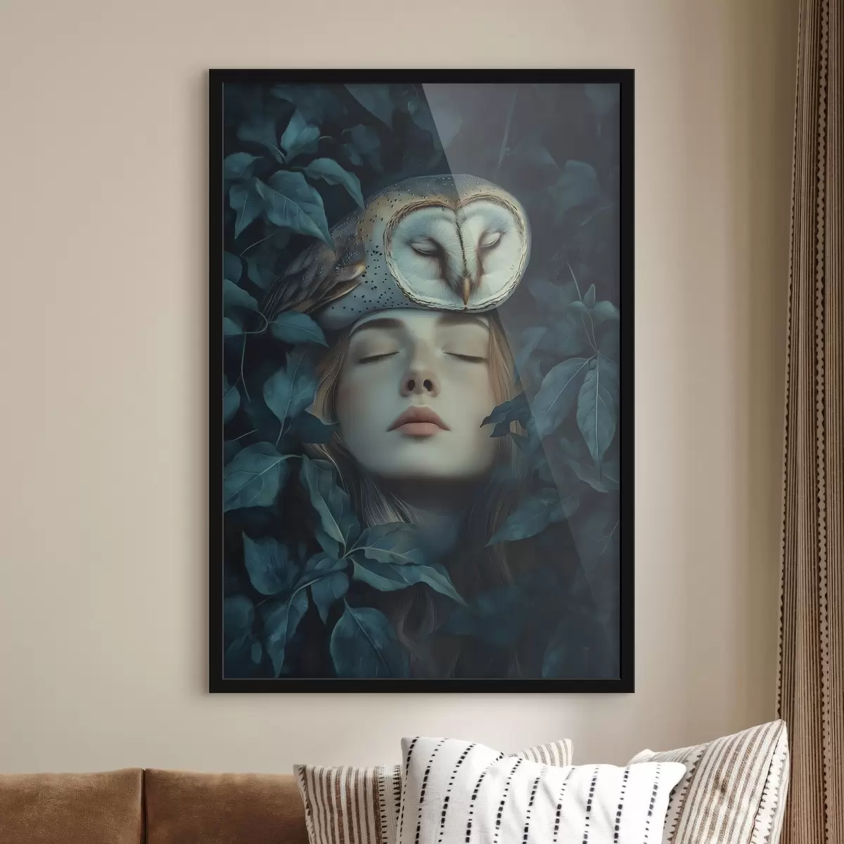 Poster Vrouw met uil in de groene bladeren, vredig, natuur f41445