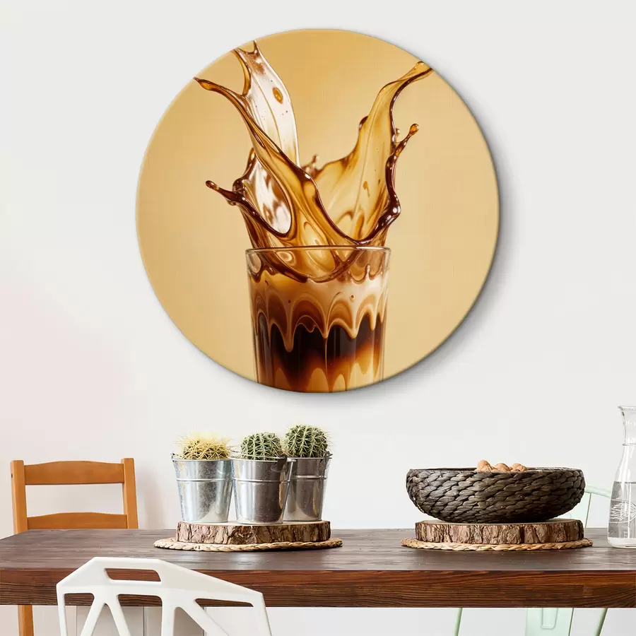  Schilderijen Een glas gevuld met koffie met een dramatisch spettereffect dat een abstract en dynamisch visueel effect creëert r40165