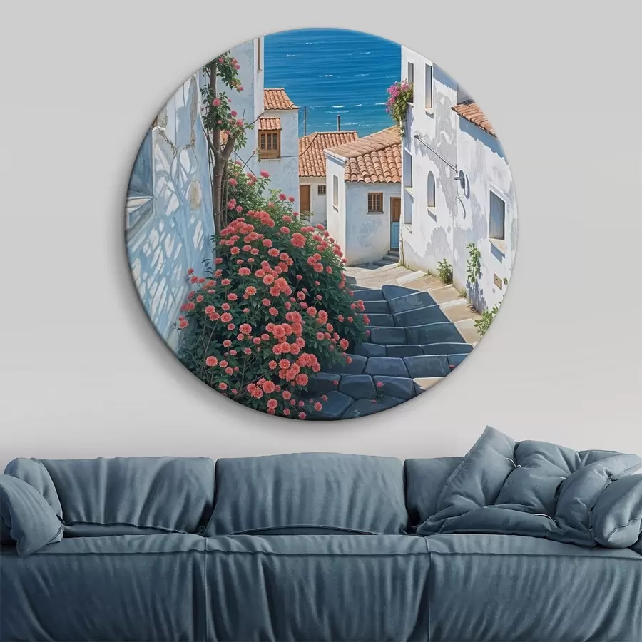  Peintures Une rue étroite dans une ville côtière, avec des bâtiments blancs, des toits de tuiles rouges et des fleurs roses éclatantes r39532