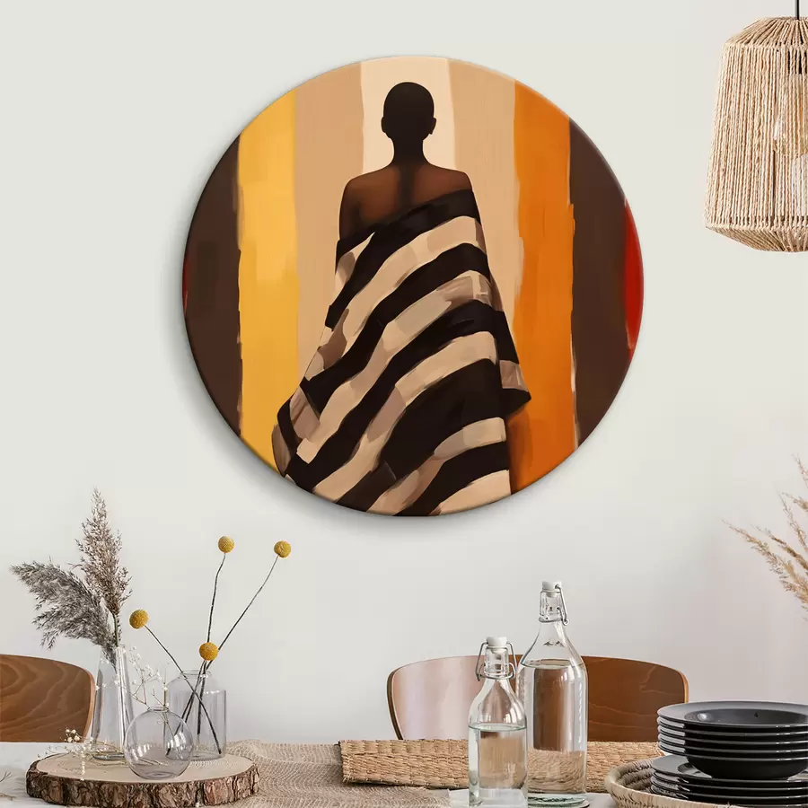  Schilderijen Silhouet van een Afro-Amerikaanse vrouw in een gestreepte cape op een achtergrond met verticale strepen, zwart, beige, geel, rood, bruin r40487