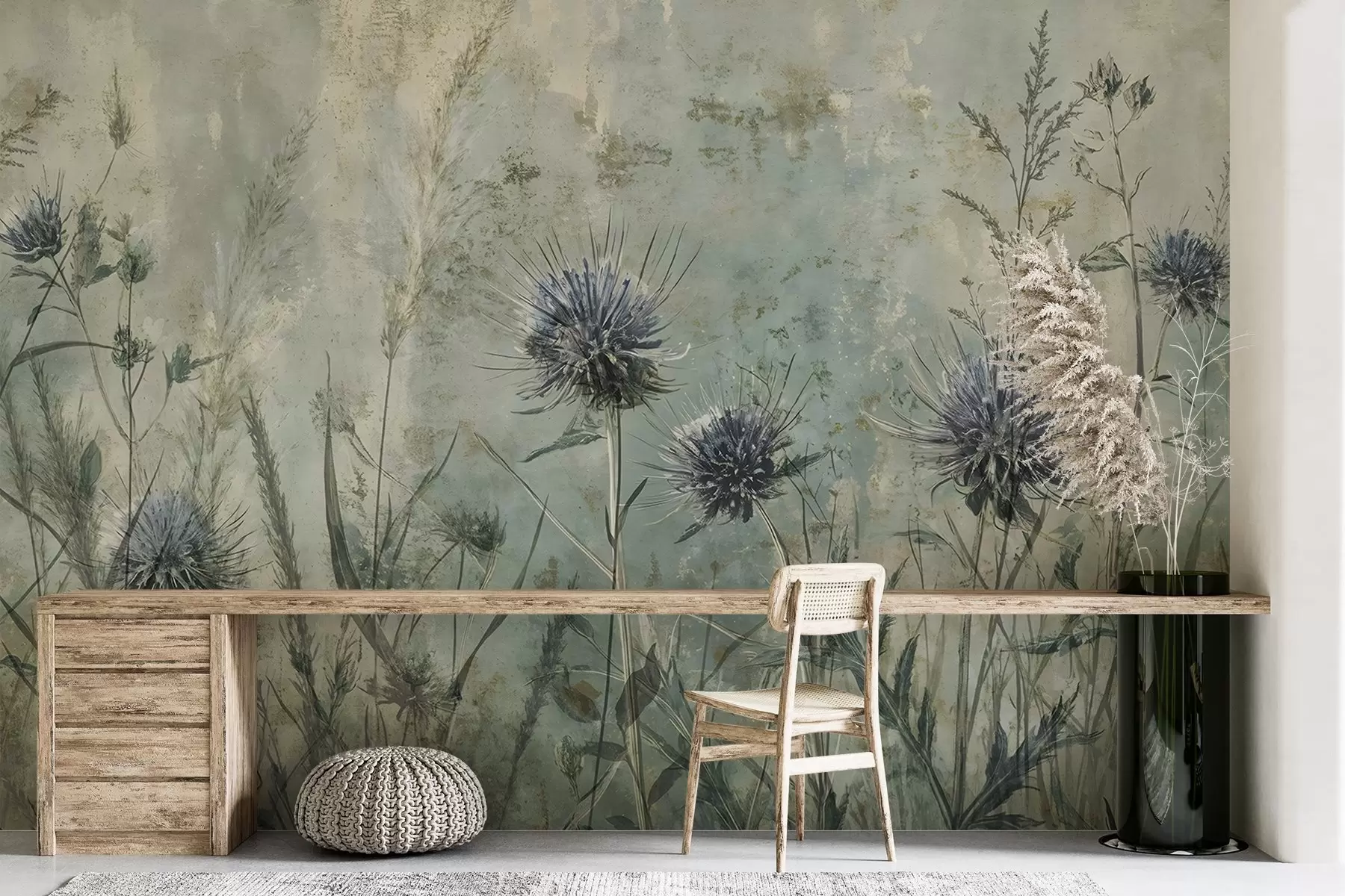 Fotobehang Een veld met paarse distelbloemen met onscherpe bloemen en gebladerte in de vintage textuurachtergrond w08463