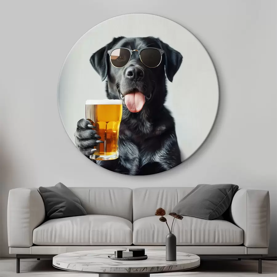  Schilderijen Portret van een zwarte labrador met een zonnebril en een pint bier in de hand, recht in de camera kijkend r39470