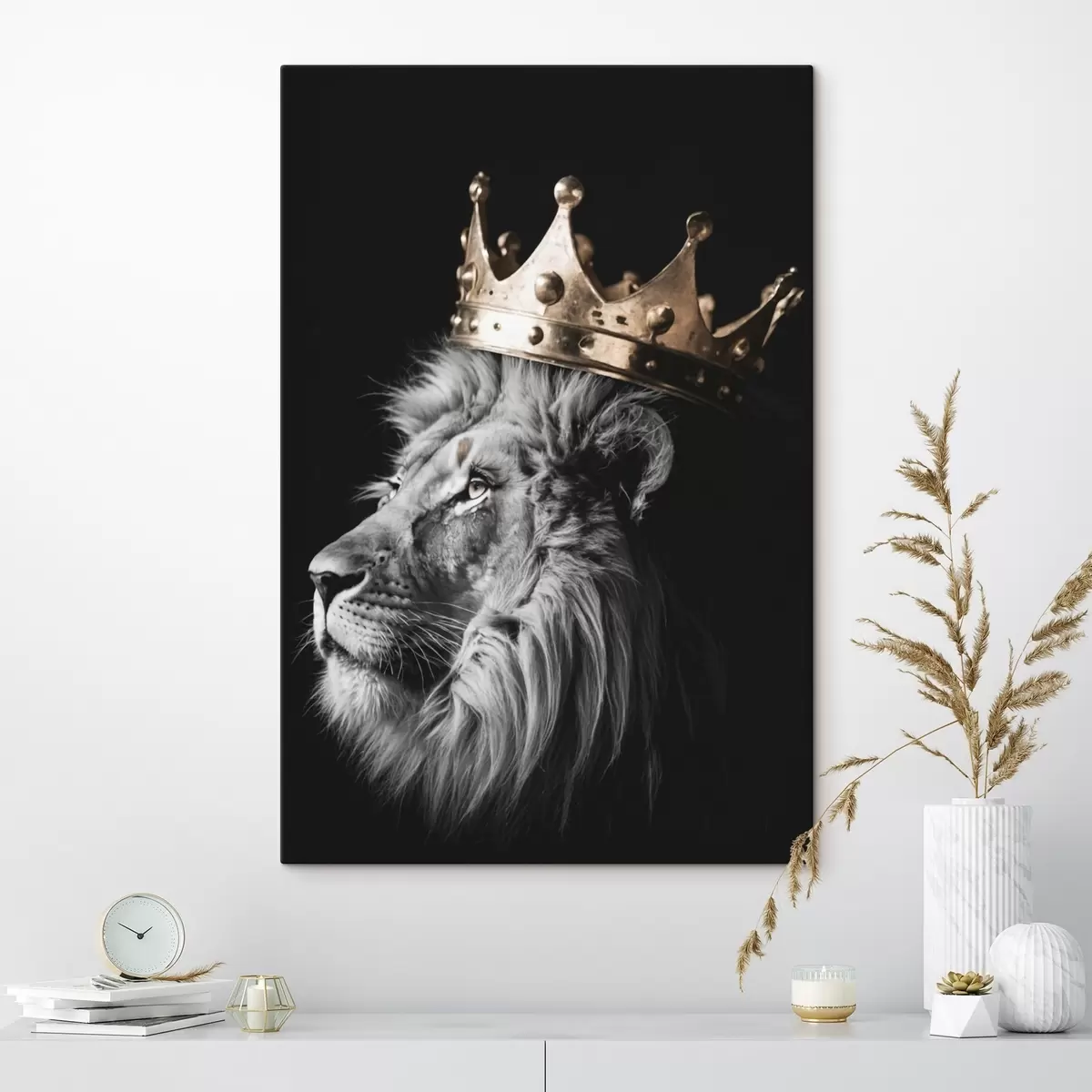  Peintures Lion avec couronne sur fond sombre s42096