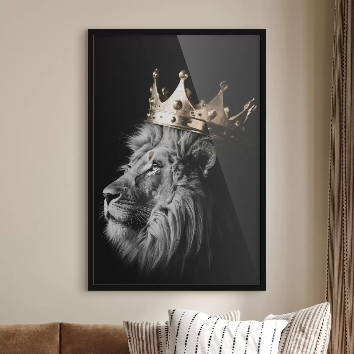 Affiche Lion avec couronne sur fond sombre f42096