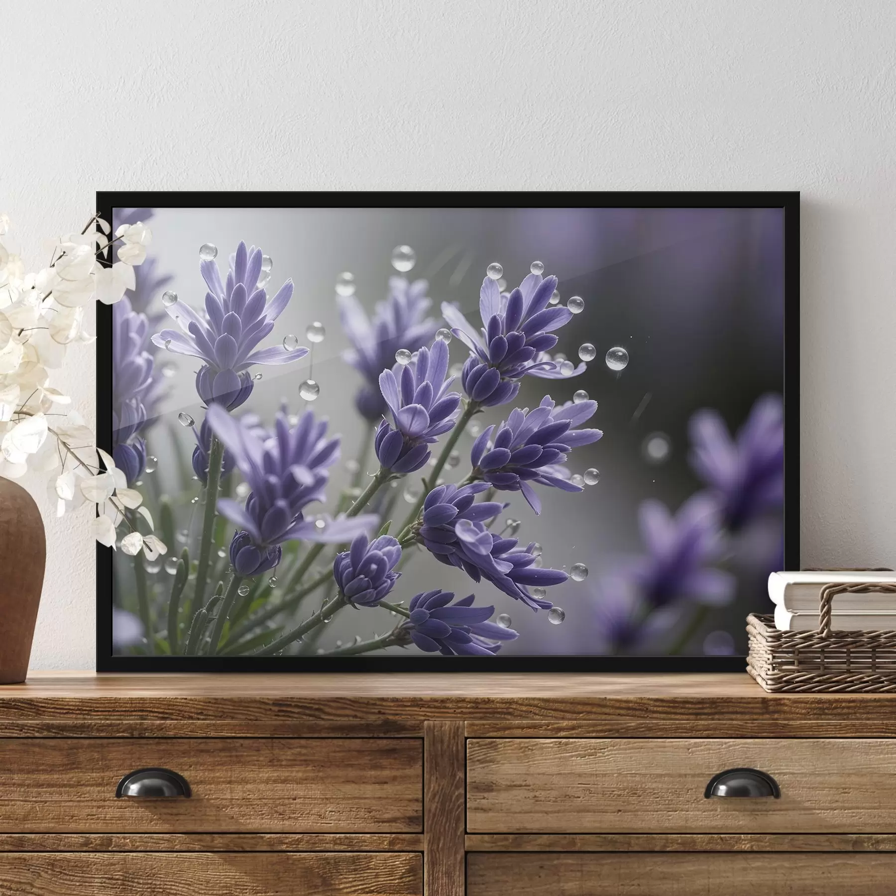 Papier peint photo Fleurs violettes lavande avec des gouttes d'eau sur les pétales, sur un fond flou f42229