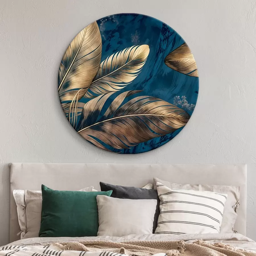  Peintures Plumes décoratives abstraites jaunes et beiges flottant sur un fond texturé bleu foncé r42218