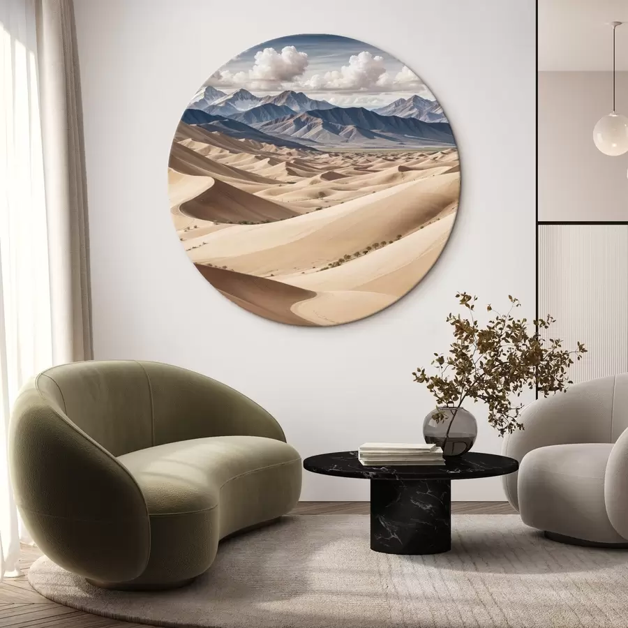  Schilderijen Een uitgestrekt woestijnlandschap met glooiende duinen, ruige bergen in de verte en een dramatische wolkenlucht r41089