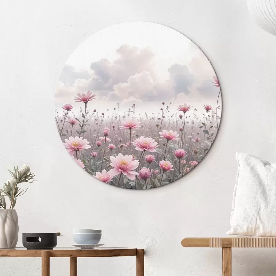  Schilderijen Een veld met roze margrietbloemen tegen een bewolkte lucht r41102