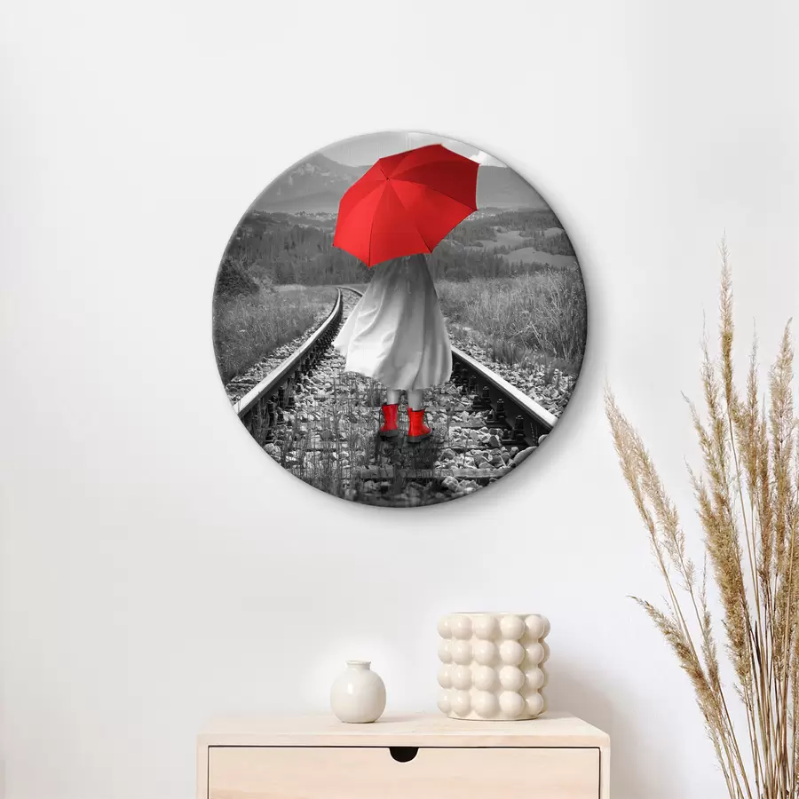  Schilderijen Persoon met een rode paraplu op het spoor r37301