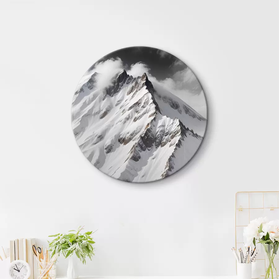  Schilderijen Besneeuwde zwarte en witte bergtoppen in een bewolkt, dramatisch landschap r40553