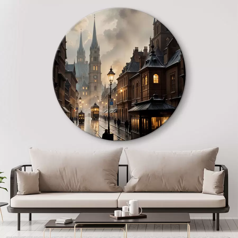  Schilderijen Regenachtige avond in een oude Europese stad, met geplaveide straten, historische gebouwen en een passerende tram r40604