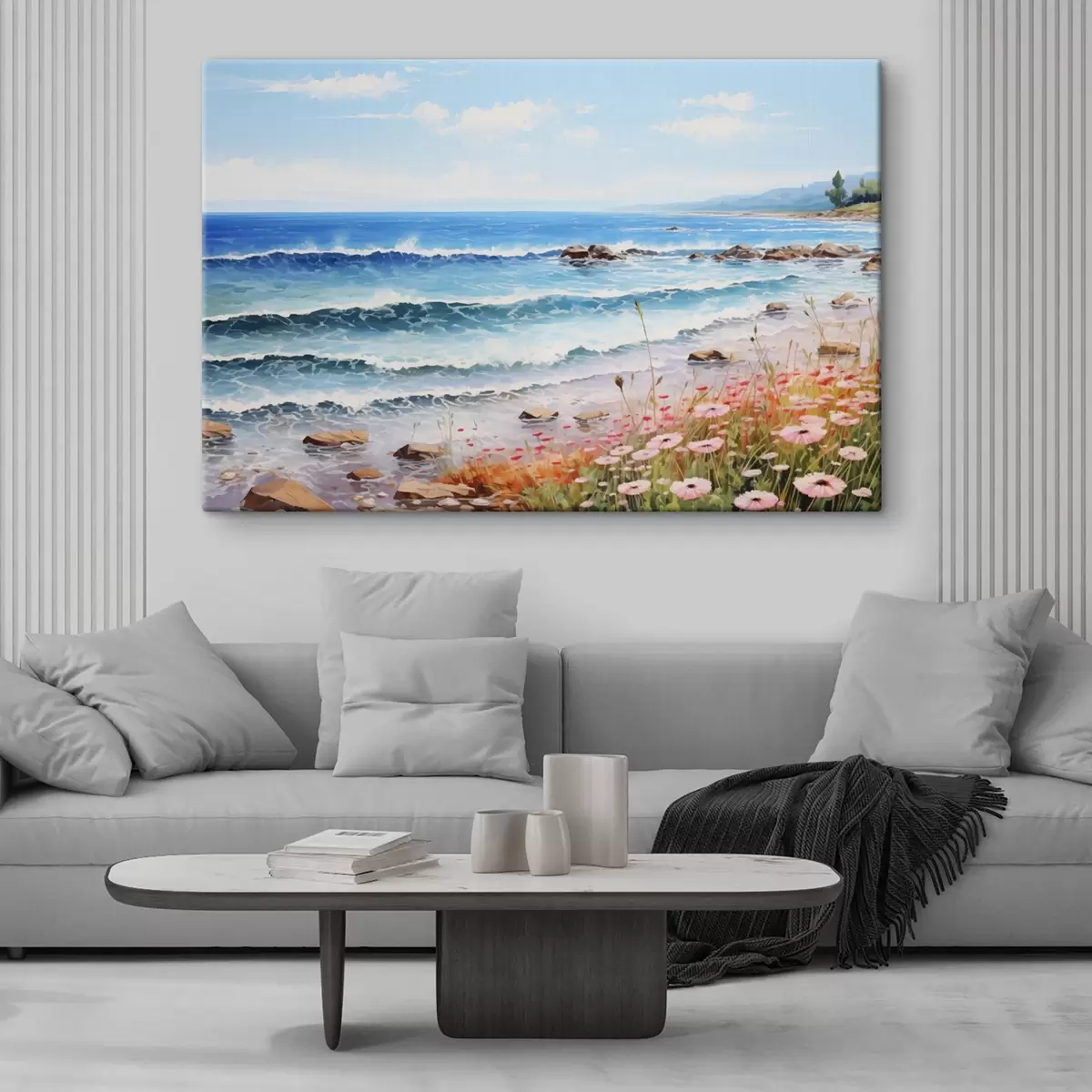  Schilderijen Een uitzicht op zee met turquoise golven, een kiezelstrand en delicate roze bloemen op de voorgrond onder een heldere hemel. s42569