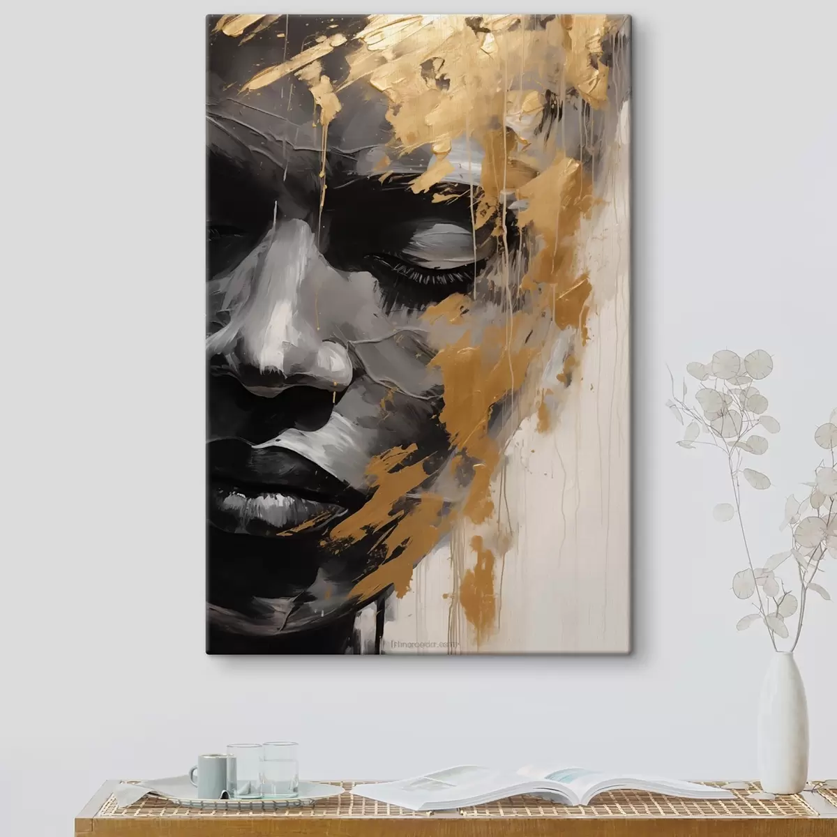  Peintures Portrait abstrait d'une femme en noir et blanc avec des coups de pinceau audacieux de couleurs chaudes qui ajoutent du contraste et de la profondeur émotionnelle. s42622