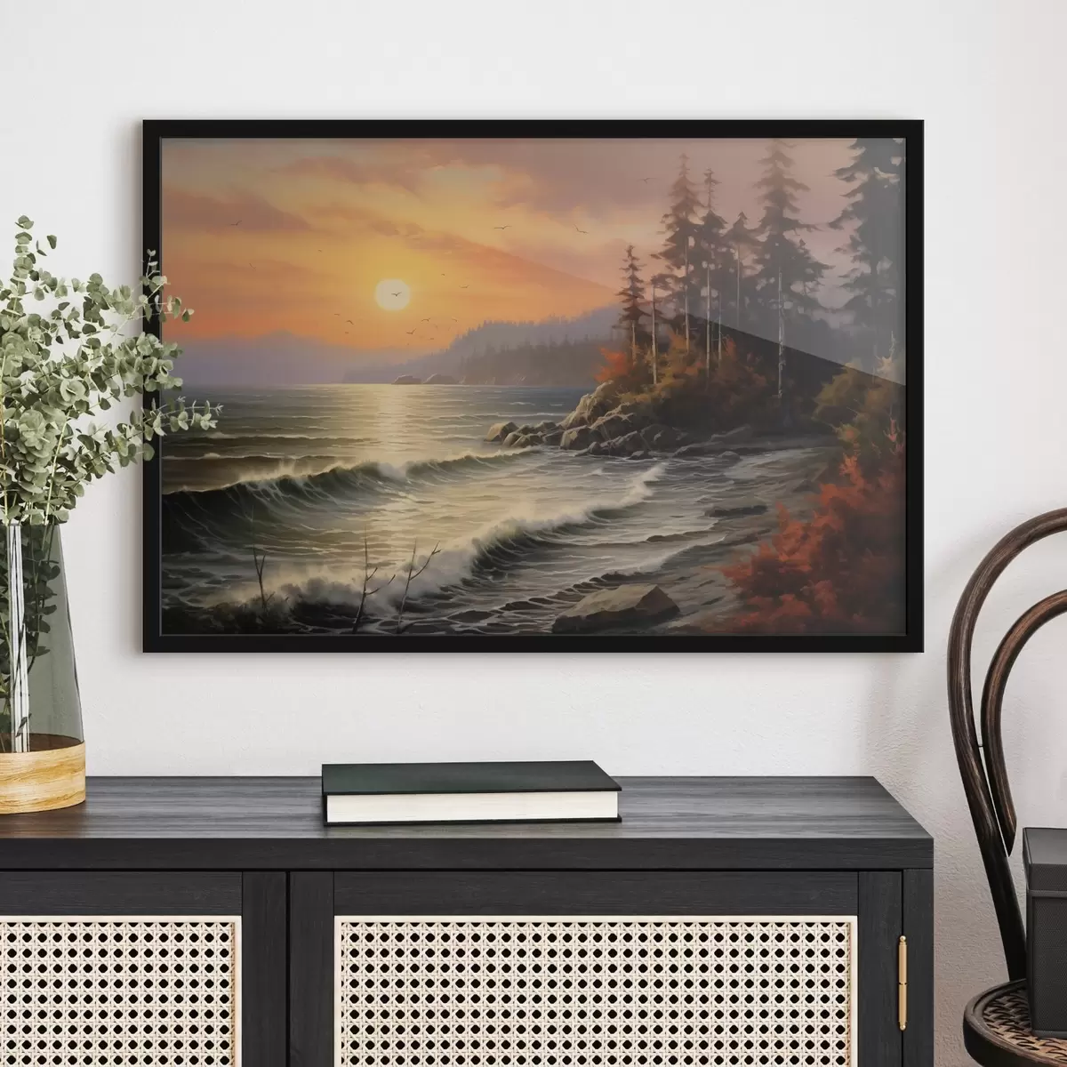 Poster Een zonsondergang aan zee met golven, een dennenbos en herfstkleuren op de voorgrond. f42571