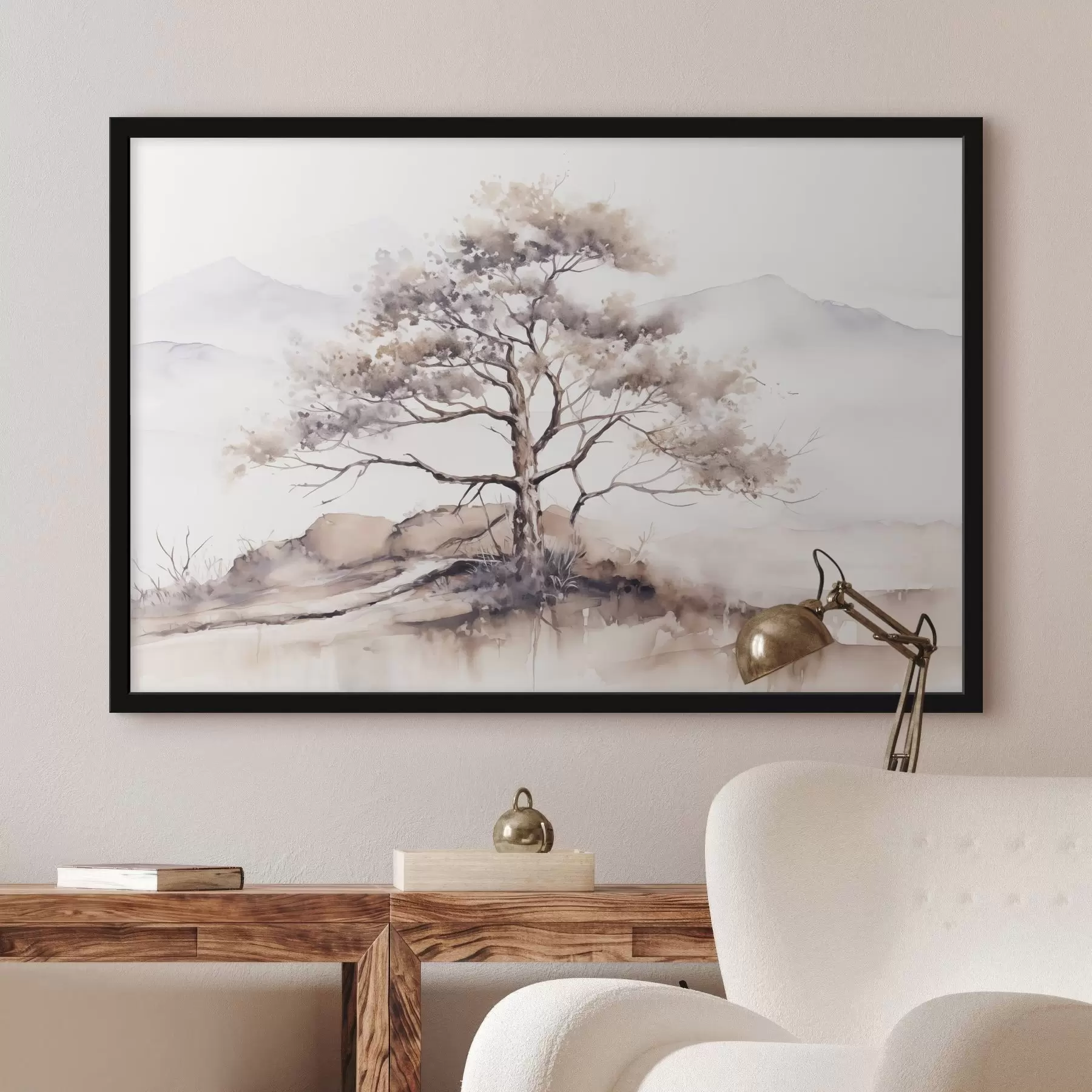  Schilderijen Een eenzame boom met een gedraaide stam en spaarzame takken tegen een zachte, gedempte achtergrond van bergen f42715