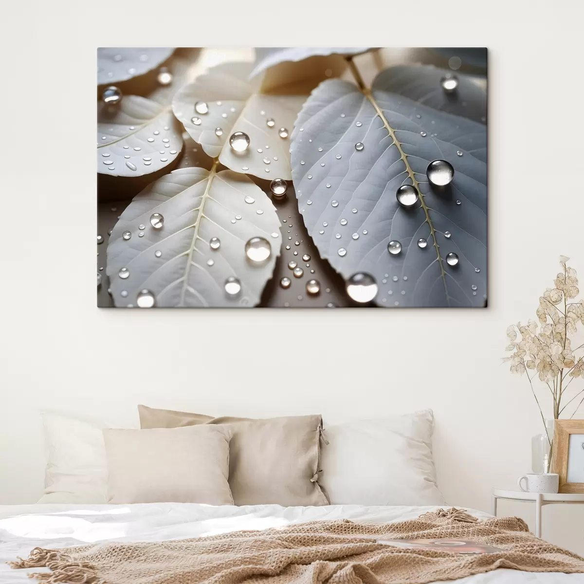  Peintures Gros plan sur des feuilles blanches couvertes de gouttelettes d'eau, composition minimaliste, fond neutre s43159