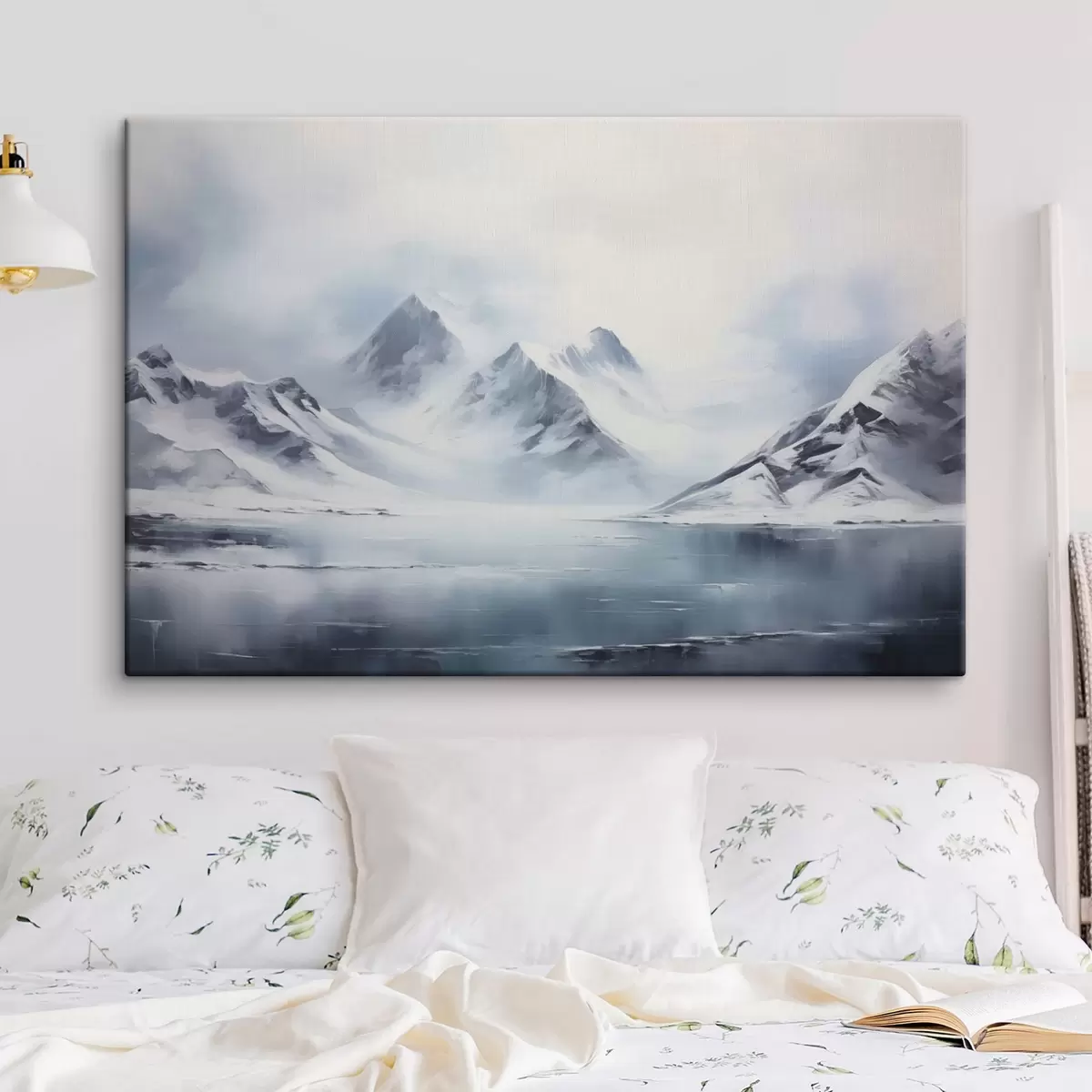  Peintures Paysage de montagnes enneigées avec un lac au premier plan, les sommets sont couverts de neige et le ciel est nuageux s43174