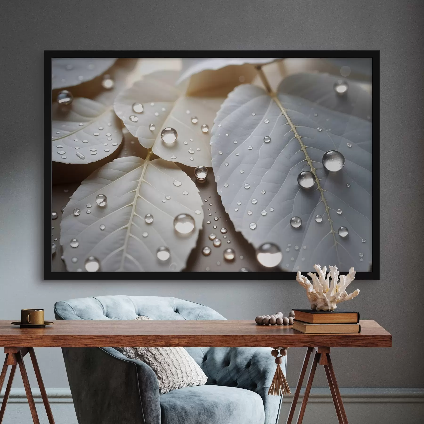 Fotobehang Close-up van witte bladeren bedekt met waterdruppels, een minimalistische compositie, neutrale achtergrond f43159