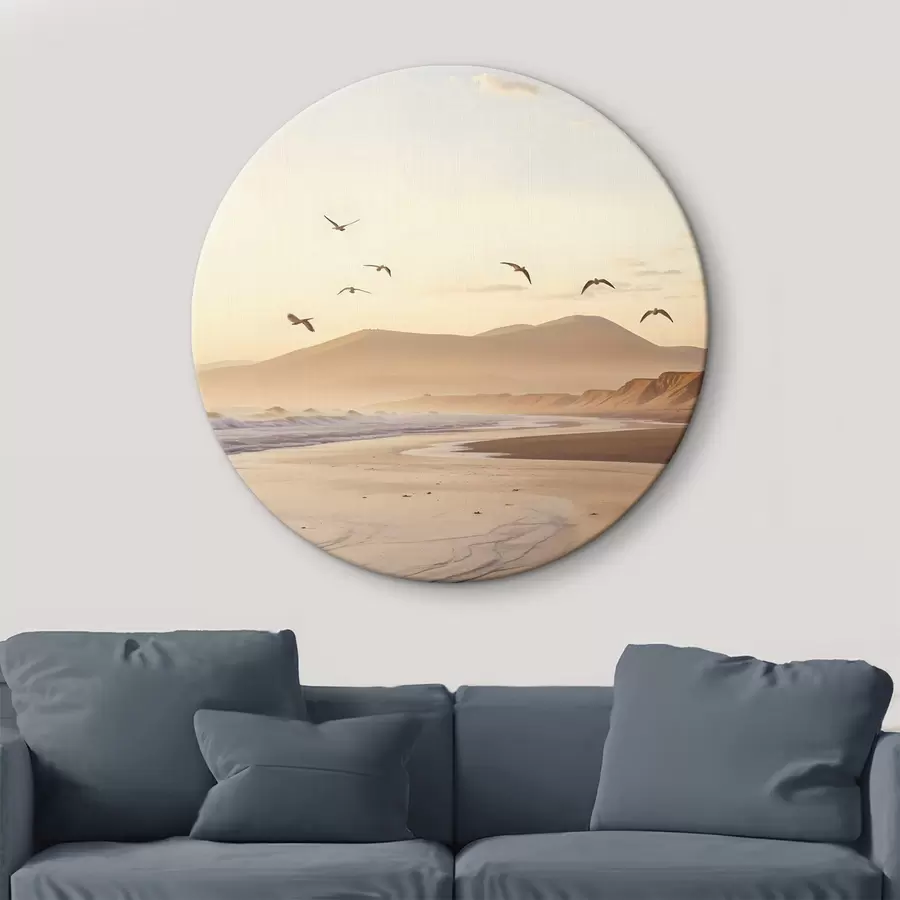  Peintures Oiseaux volant au-dessus de la plage avec l'océan et les montagnes en arrière-plan, couleurs chaudes, palette pastel douce r43162