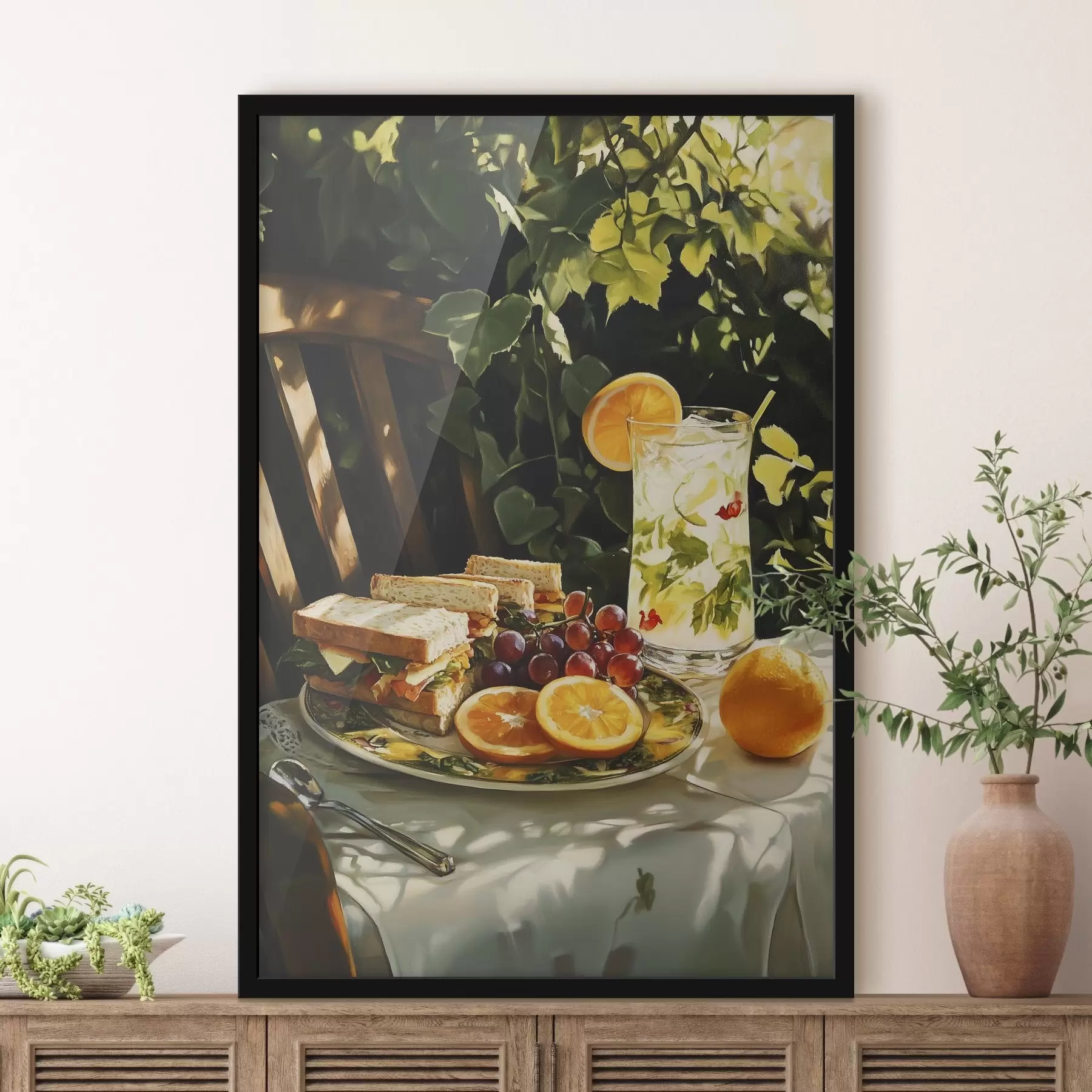 Fotobehang Esthetische picknick in de zomertuin, broodjes, sinaasappels, limonade f44306