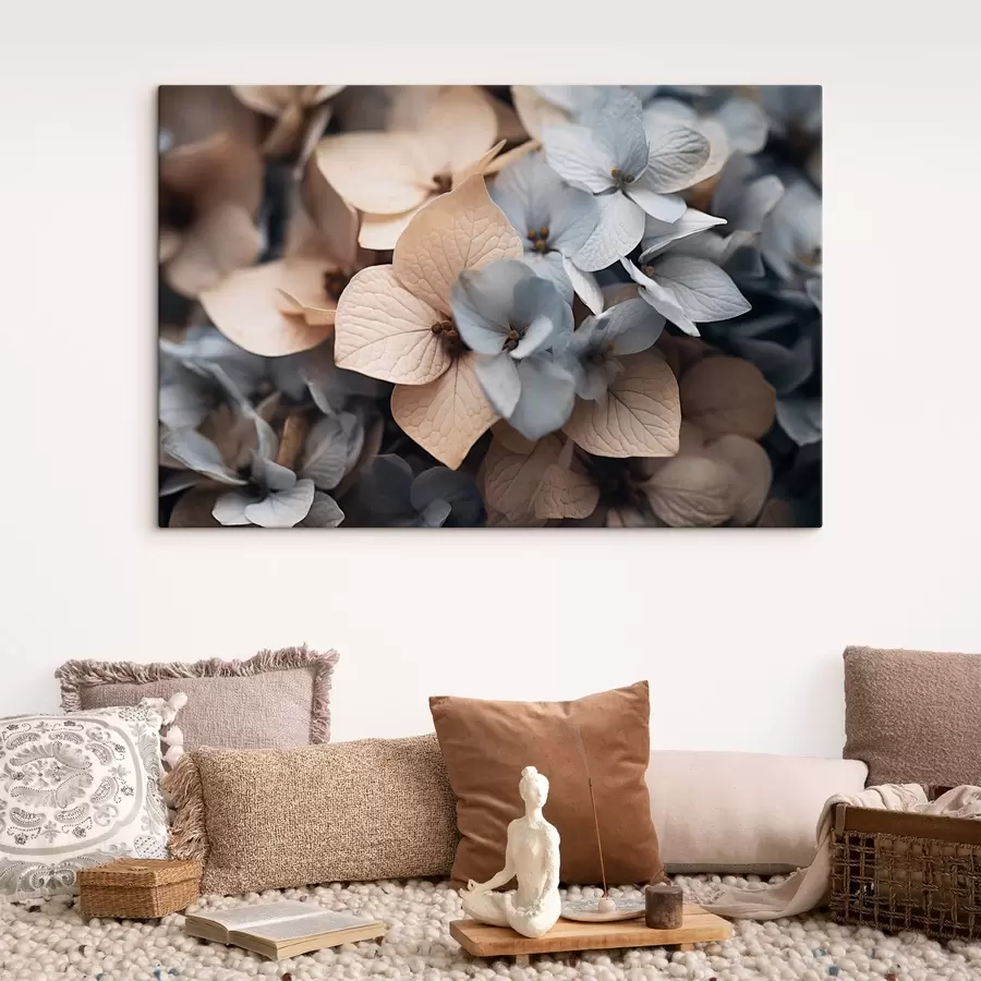  Peintures Fleurs d'hortensia, pétales bleu clair et beige, avec textures détaillées, arrangement floral élégant s44394