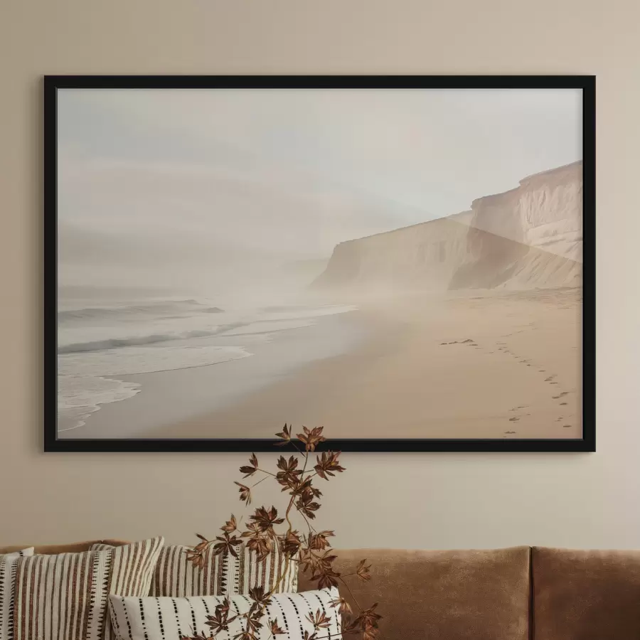 Fotobehang Landschap van een zandstrand met een klif op een heldere zonnige dag f44391