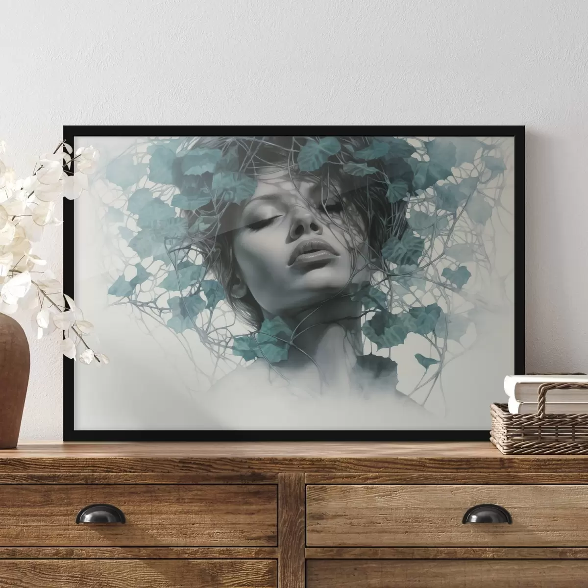 Affiche Portrait d'une femme aux yeux fermés, entourée de feuilles et de branches vertes f44399