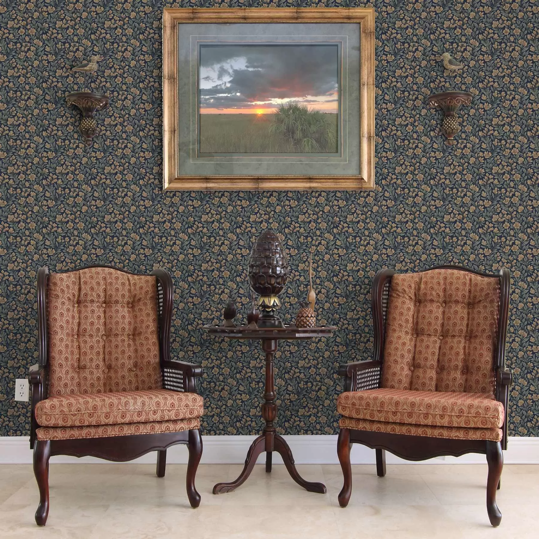 Fotobehang Oranje bloemen op donkerblauwe achtergrond in vintage stijl a00200