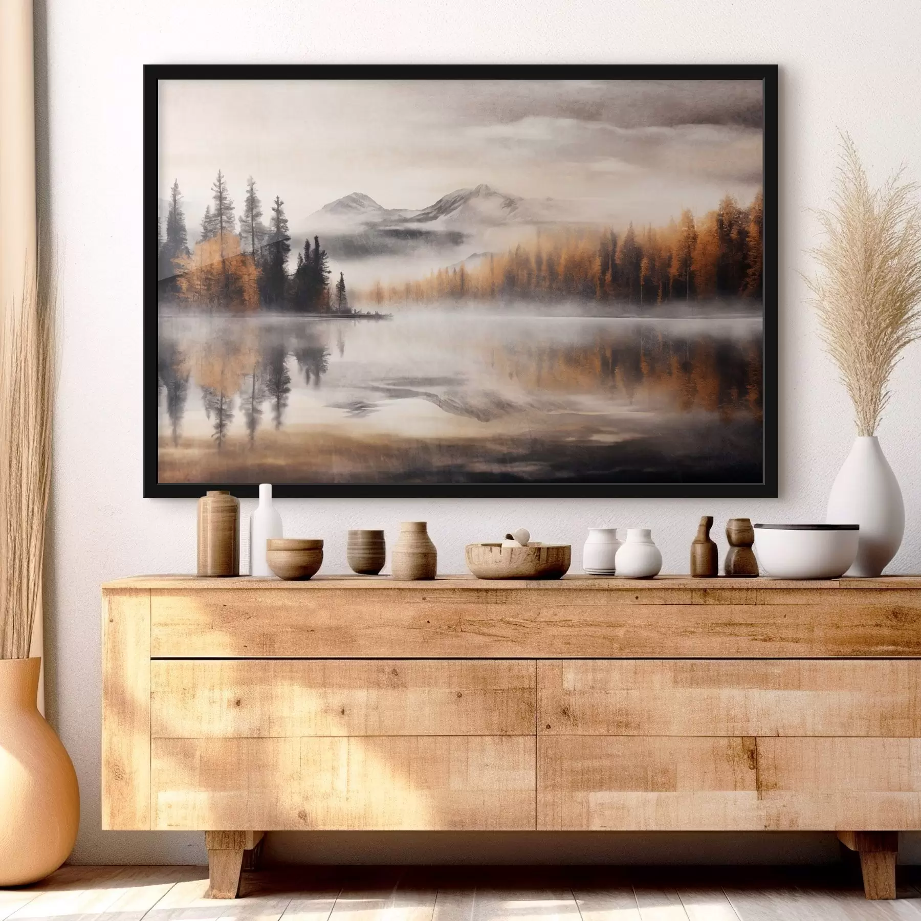 Papier peint photo Paysage de lac brumeux et texturé avec des pins et des montagnes, ciel gris nuageux f44856