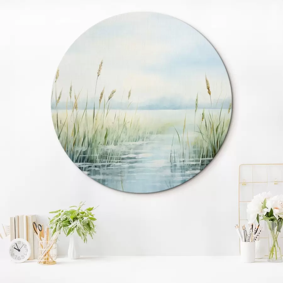  Peintures Une peinture à l'aquarelle imitant les hautes herbes poussant près de l'eau, un ciel couvert et un arrière-plan flou r44860