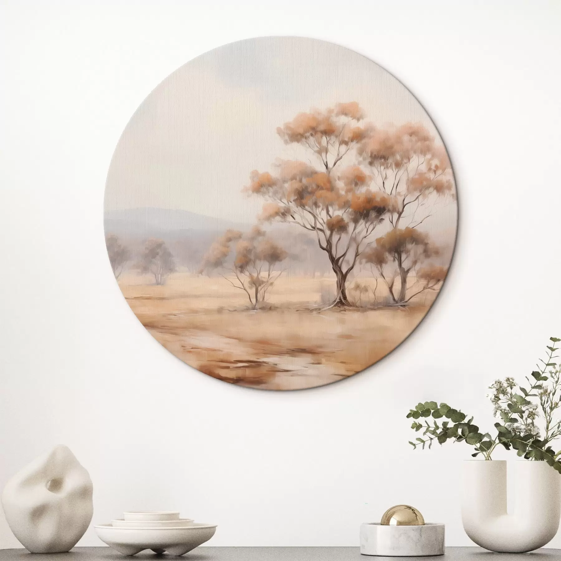  Schilderijen Een veld met oranje gras en enkele bomen met oranje bladeren, bergen op de achtergrond met een bewolkte lucht r44927